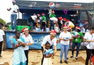 Sakassou | Arbre de Noël : Le professeur Fassinou Crespin gâte plus de 1000 enfants